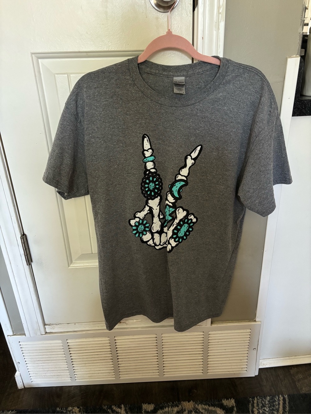 Womens Gildan Tshirt Size Large NWOT